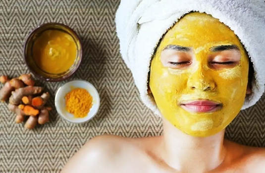 Face mask with turmeric, chickpea and sesame oil against wrinkles (recipe)