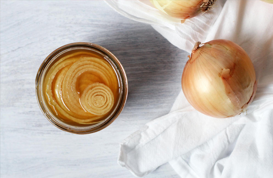 Рецепта с лук и мед против настинка и кашлица