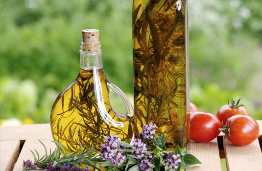 How to prepare homemade herbal vinegar?
