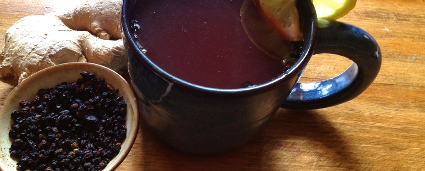 Hot elderberry drink - powerful immunostimulant (recipes)